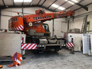 Demag AC40 in confined space, ByfleetDemag AC40 in confined space, Byfleet