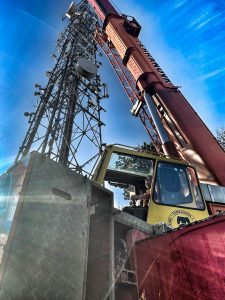 Mobile crane upgrading mast, Swindon