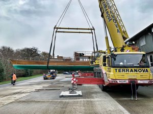 Windsor Belle, mobile crane out riggers