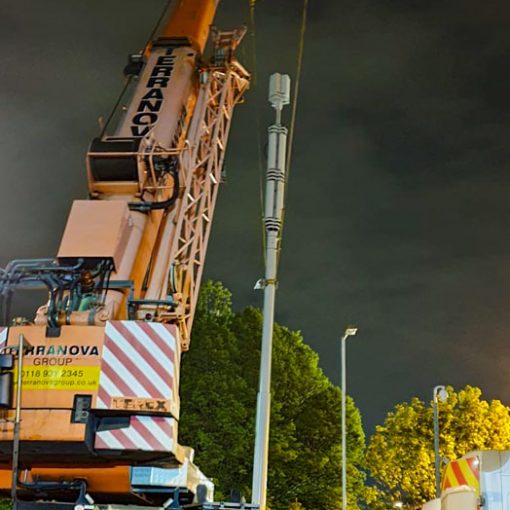 Demag-AC70 puts up 5G mast in Southampton